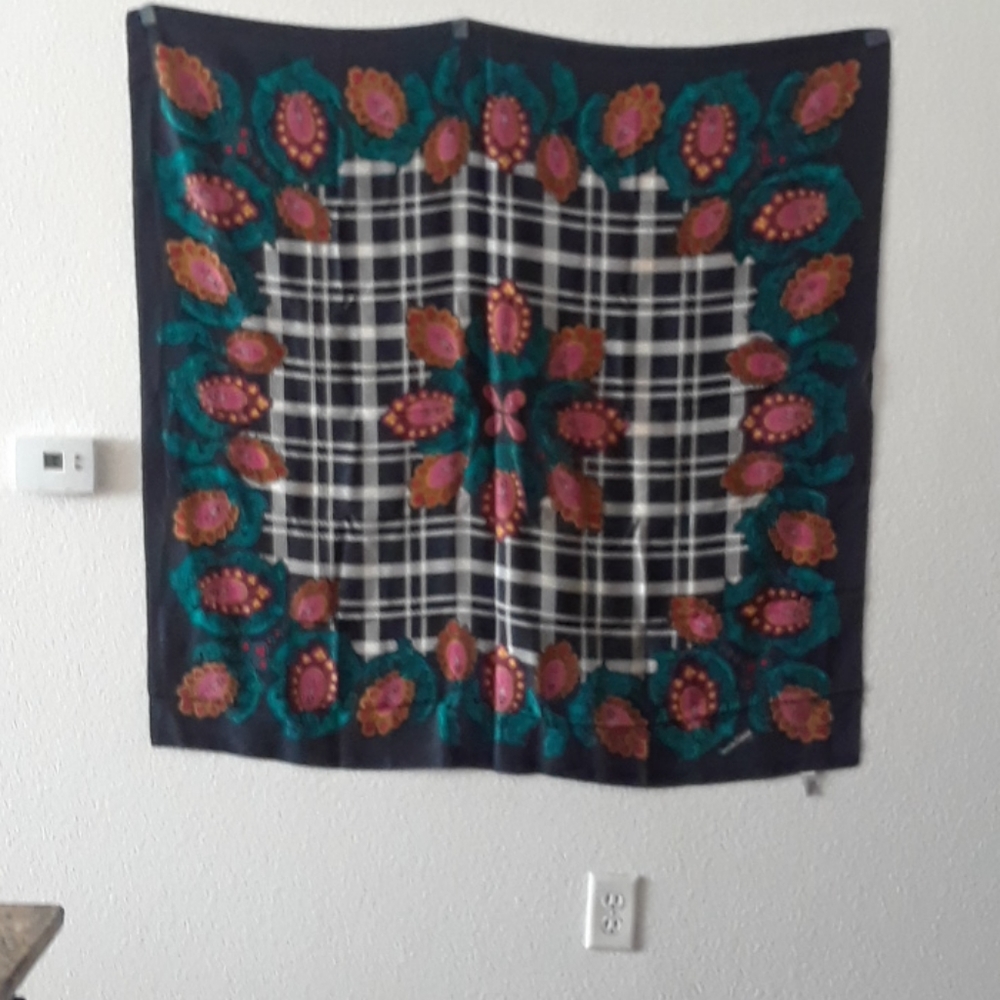 Scarf - Picture 3 of 4